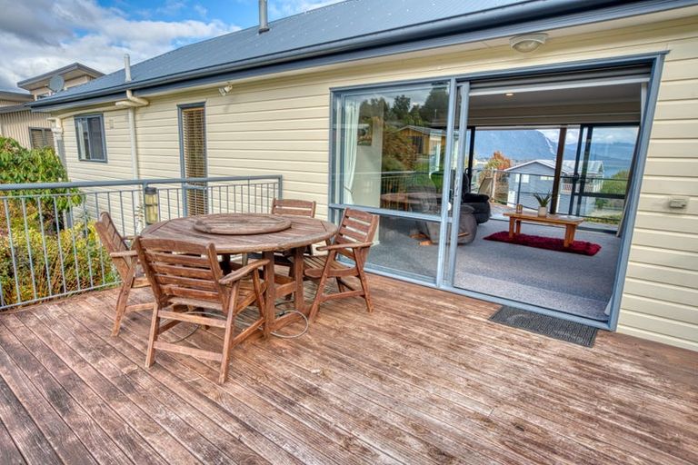 Photo of property in 9 Ranui Place, Moana, 7872