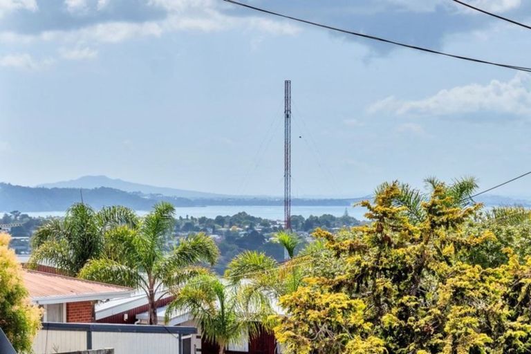 Photo of property in 92 Waimumu Road, Massey, Auckland, 0614