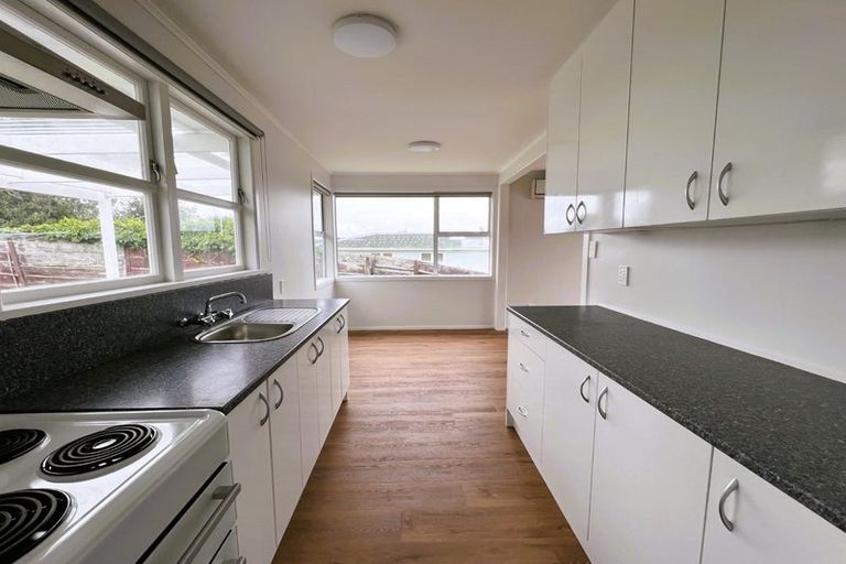 Photo of property in 27 Linwood Avenue, Forrest Hill, Auckland, 0620