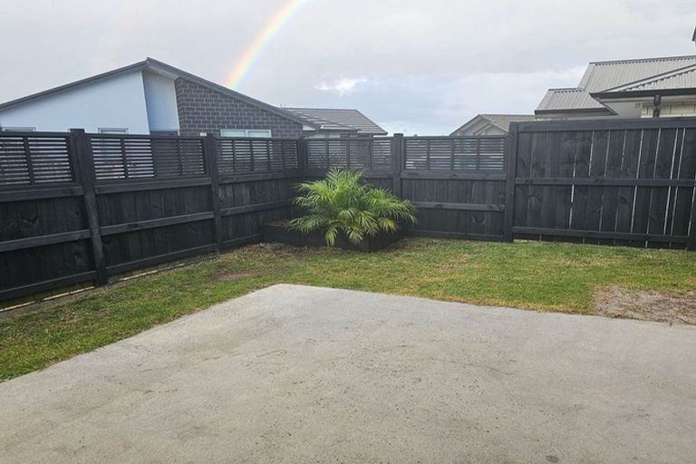 Photo of property in 55 Kotiate Street, Papamoa Beach, Papamoa, 3118