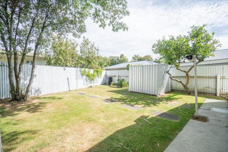 Photo of property in 12 Newcastle Street, Hokowhitu, Palmerston North, 4410