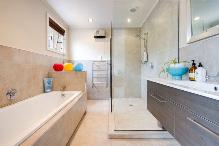 Photo of property in 3 Moana Place, Taradale, Napier, 4112