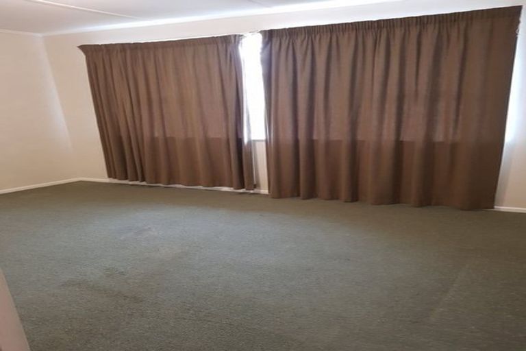 Photo of property in 13 Barclay Street, Newlands, Wellington, 6037