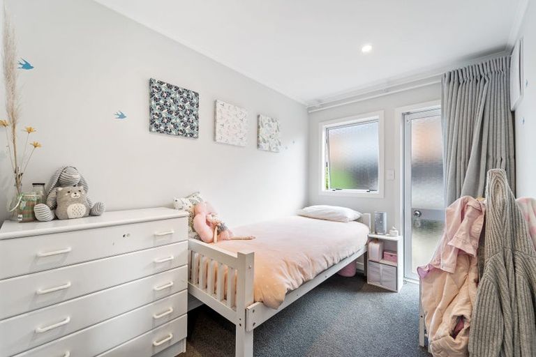 Photo of property in 2 Hardley Avenue, Tindalls Beach, Whangaparaoa, 0930