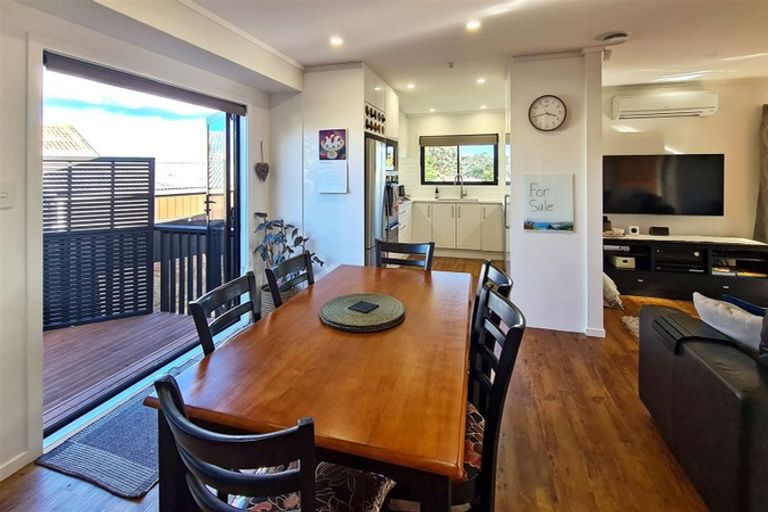 Photo of property in 22 Miriam Corban Heights, Henderson, Auckland, 0612