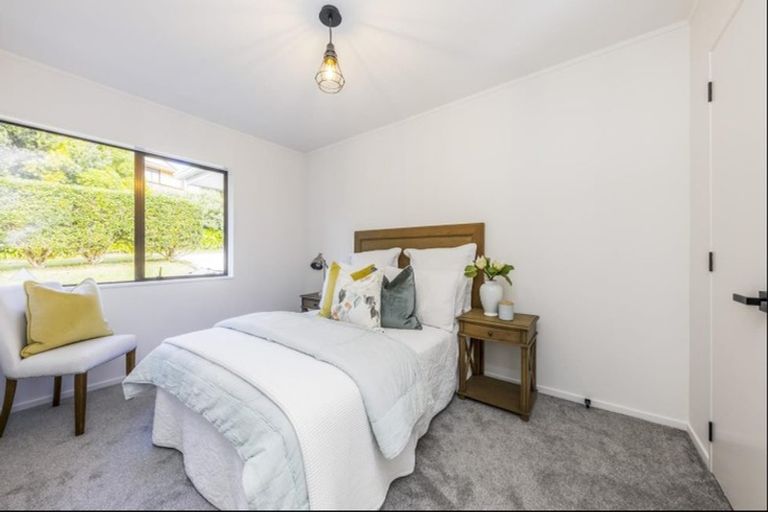 Photo of property in 43 Ewhurst Place, Goodwood Heights, Auckland, 2105