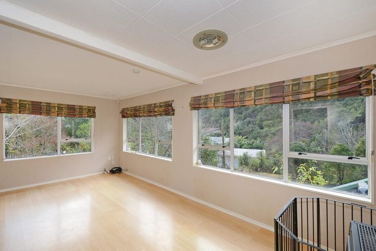 Photo of property in 76 Elmslie Road, Pinehaven, Upper Hutt, 5019