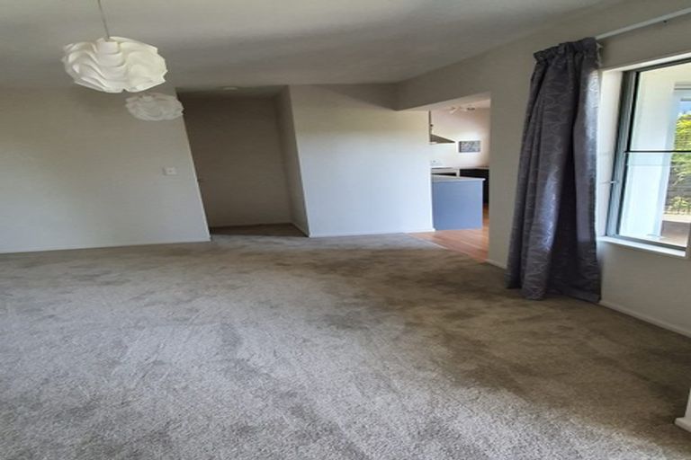 Photo of property in 70a Seaview Road, Castor Bay, Auckland, 0620