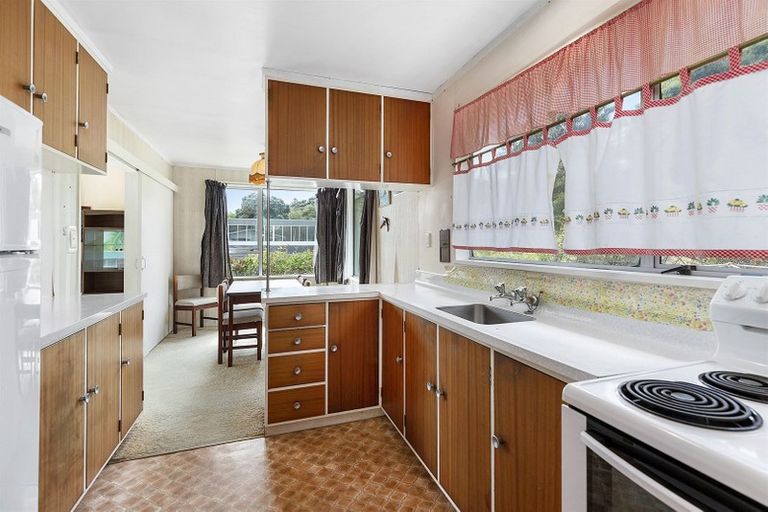 Photo of property in 11 Yarrow Place, Papakowhai, Porirua, 5024