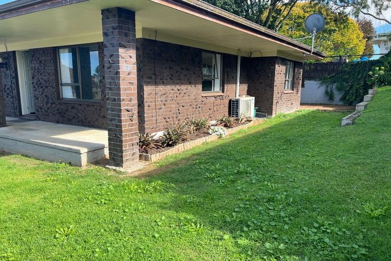 Photo of property in 2/40 Gills Avenue, Papakura, 2110