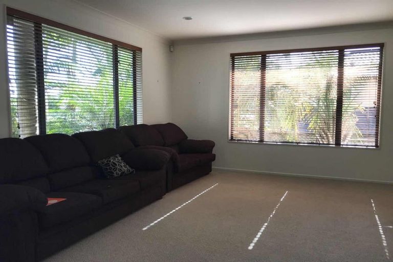 Photo of property in 88b Picasso Drive, West Harbour, Auckland, 0618