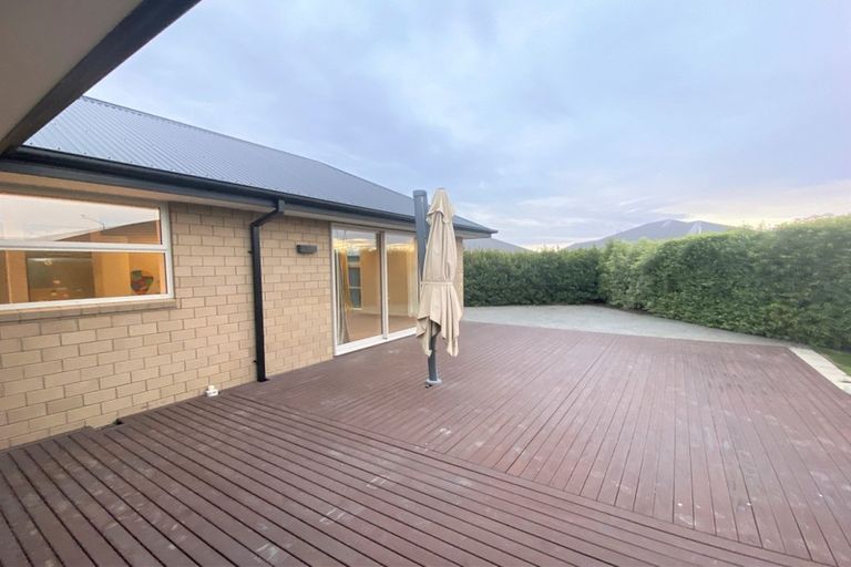 Photo of property in 16 Graycliffe Street, Halswell, Christchurch, 8025