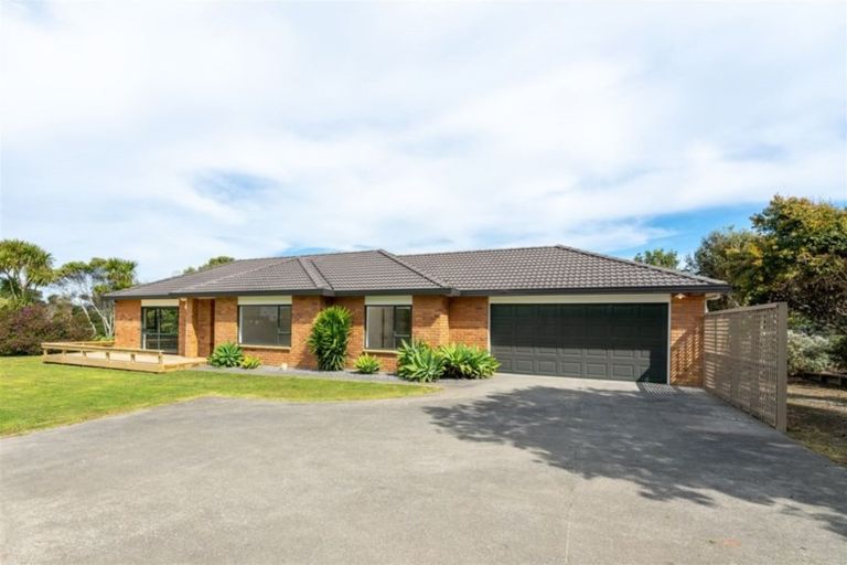 Photo of property in 94 Oaia Road, Muriwai, Waimauku, 0881