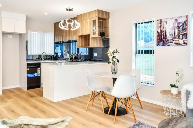Photo of property in 2/27 Landscape Road, Papatoetoe, Auckland, 2025