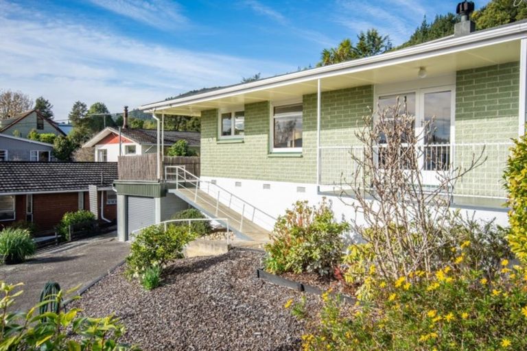 Photo of property in 101 Milton Terrace, Picton, 7220