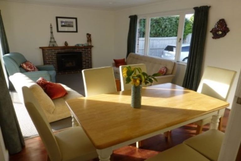 Photo of property in 2 Creamer Avenue, Belmont, Auckland, 0622