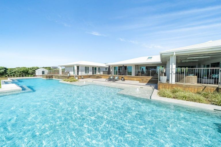 Photo of property in 87 Rutherford Drive, Waikanae Beach, Waikanae, 5036