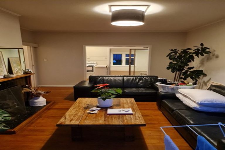 Photo of property in 3 Links Road, New Lynn, Auckland, 0600