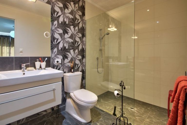 Photo of property in 10 Coburn Place, Lake Hayes, Queenstown, 9304