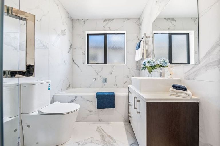 Photo of property in 42a Donegal Park Drive, Flat Bush, Auckland, 2019