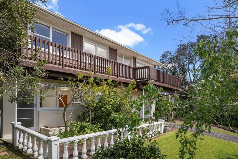 Photo of property in 24 Manhattan Heights, Glendene, Auckland, 0602