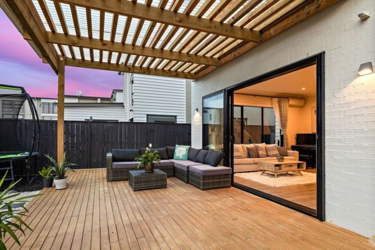 Photo of property in 14 Sacred Kingfisher Road, Hobsonville, Auckland, 0616