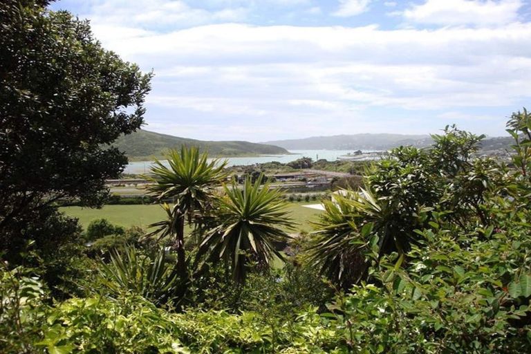 Photo of property in 4a Whitianga View, Paremata, Porirua, 5024