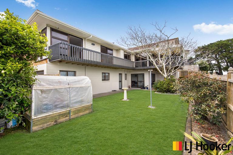 Photo of property in 21 St Annes Crescent, Wattle Downs, Auckland, 2103