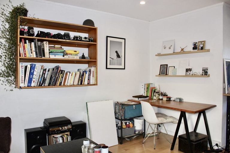 Photo of property in 2/27 Nikau Street, New Lynn, Auckland, 0600