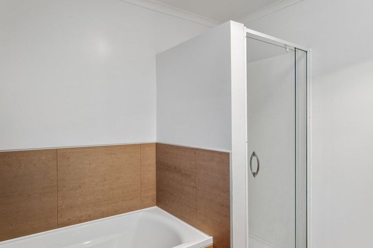 Photo of property in 8 Weatherly Road, Torbay, Auckland, 0630