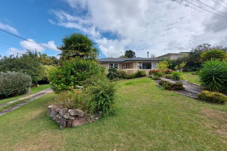 Photo of property in 6 Adams Place, Te Kamo, Whangarei, 0112