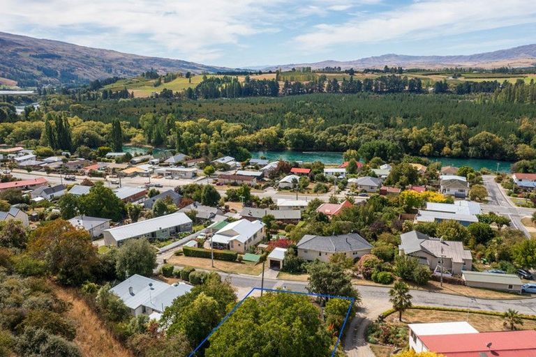 Photo of property in 35 Branxholm Street, Roxburgh, 9500