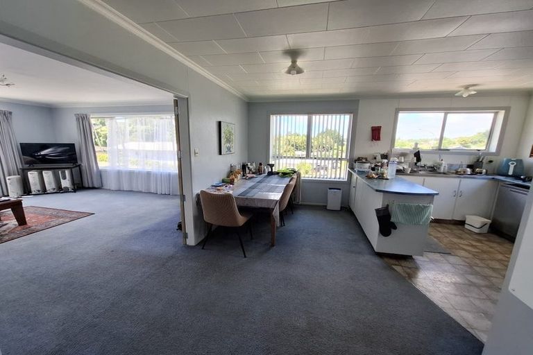 Photo of property in 15 Shaldon Crescent, Blagdon, New Plymouth, 4310