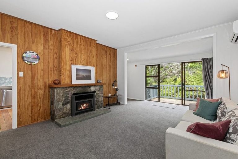 Photo of property in 35 Wyndham Road, Pinehaven, Upper Hutt, 5019