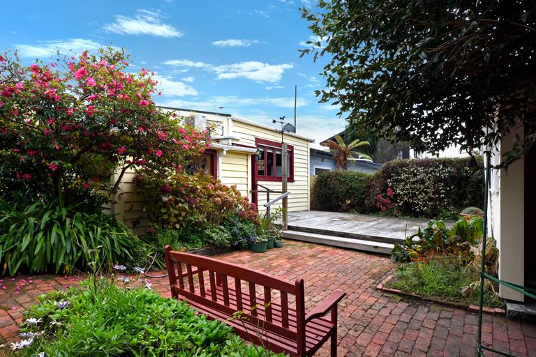 Photo of property in 143 Tasman Street, Nelson, 7010