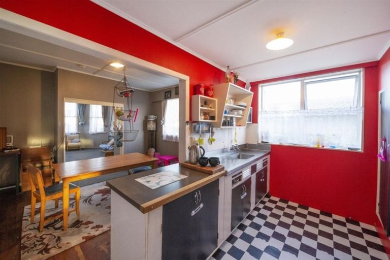 Photo of property in 25 Milmoe Street, Hawera, 4610