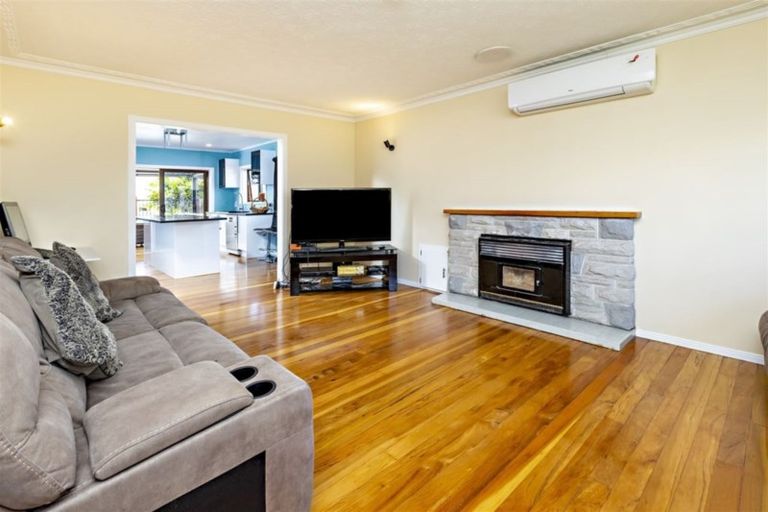 Photo of property in 3 Hollinbrigg Place, Manurewa, Auckland, 2102