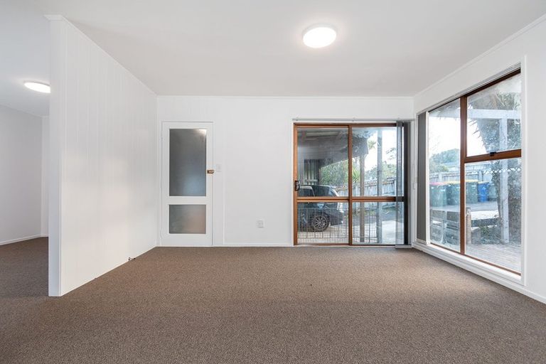 Photo of property in 70 Solar Road, Glen Eden, Auckland, 0602