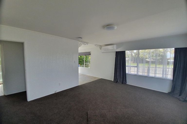 Photo of property in 2/10 Gloaming Place, Conifer Grove, Takanini, 2112