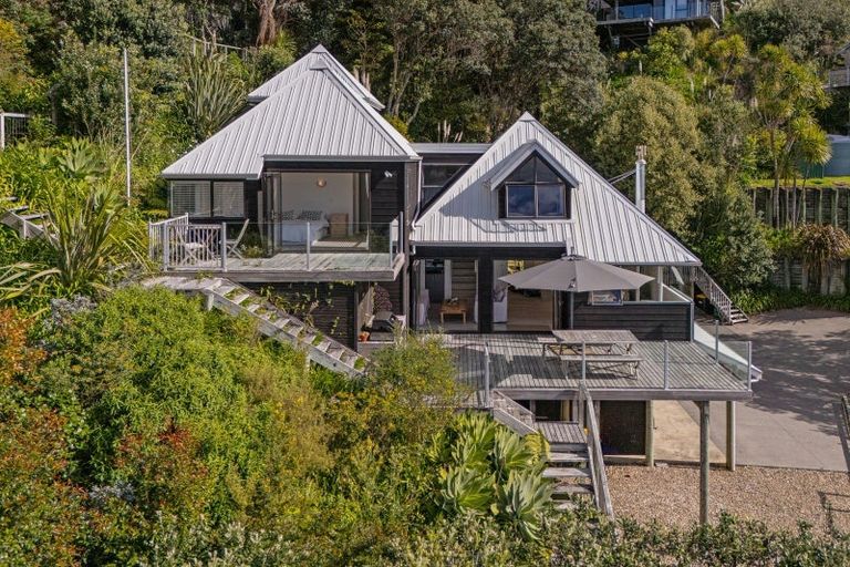 Photo of property in 5 Florence Place, Hahei, Whitianga, 3591
