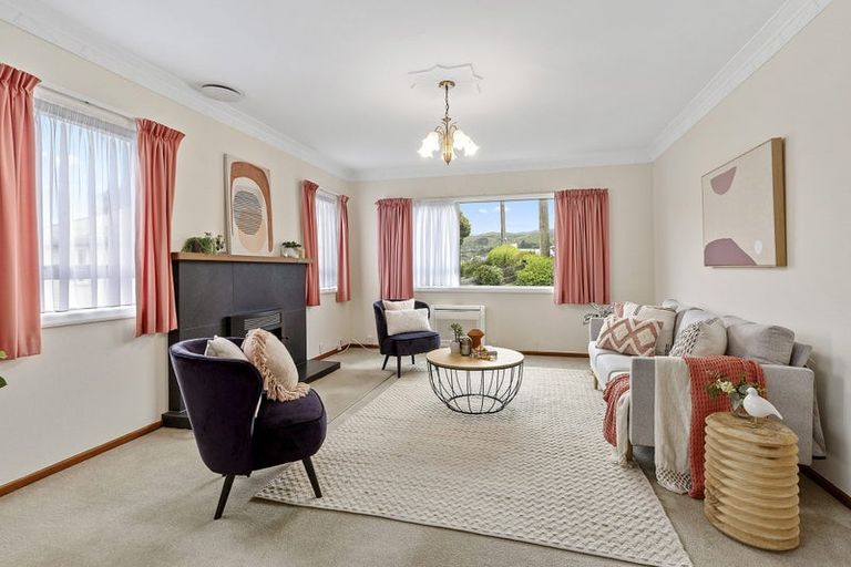 Photo of property in 5 Te Reinga View, Tawa, Wellington, 5028