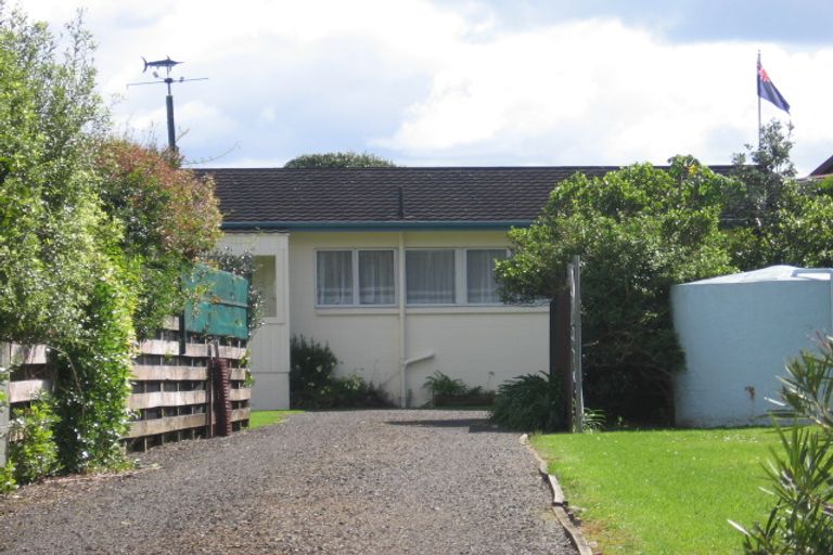 Photo of property in 6 Du Fresne Place, Russell, 0202