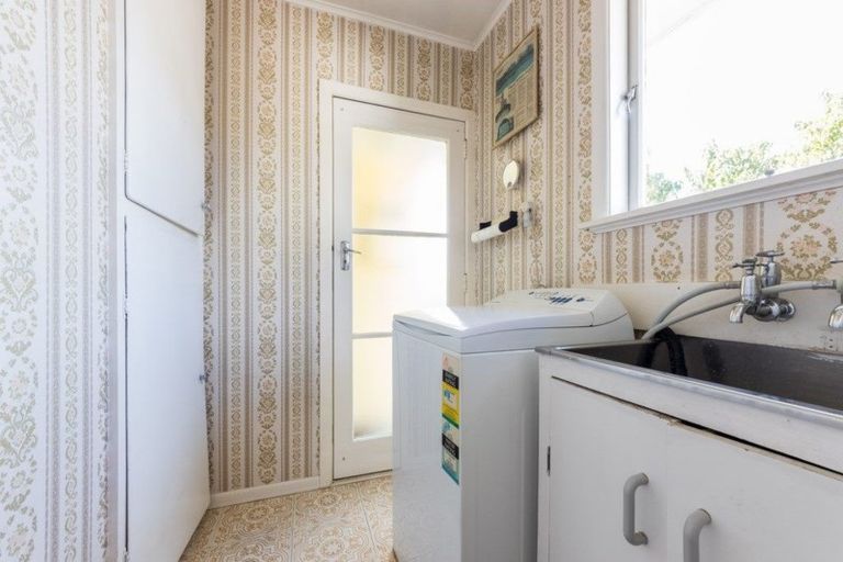 Photo of property in 61 Ennis Avenue, Pakuranga Heights, Auckland, 2010