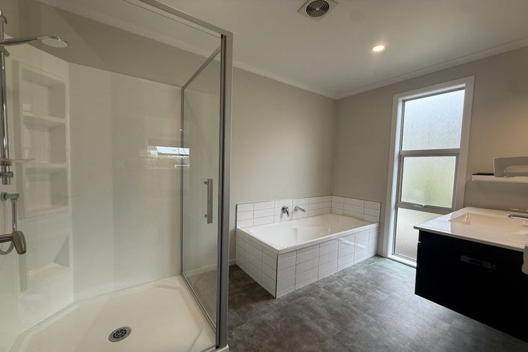 Photo of property in 18 Banks Boulevard, Whitby, Porirua, 5024