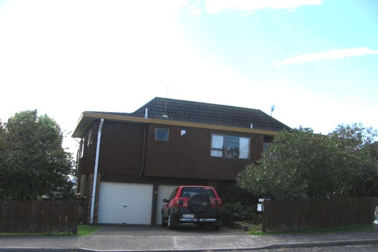 Photo of property in 1/2 Ridge Road, Waiake, Auckland, 0630