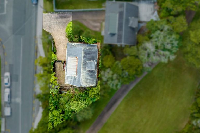 Photo of property in 2/84a Avonleigh Road, Green Bay, Auckland, 0604