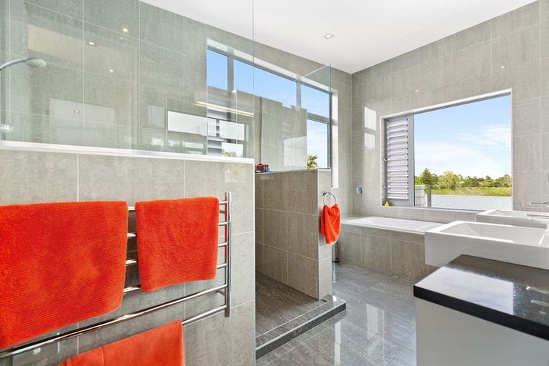 Photo of property in 8 Kerema Way, Schnapper Rock, Auckland, 0632