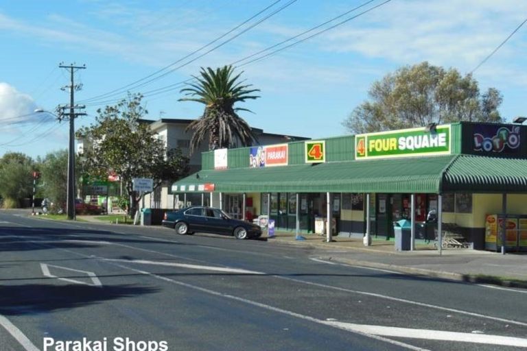 Photo of property in 30 Aitkenhead Court, Parakai, 0830