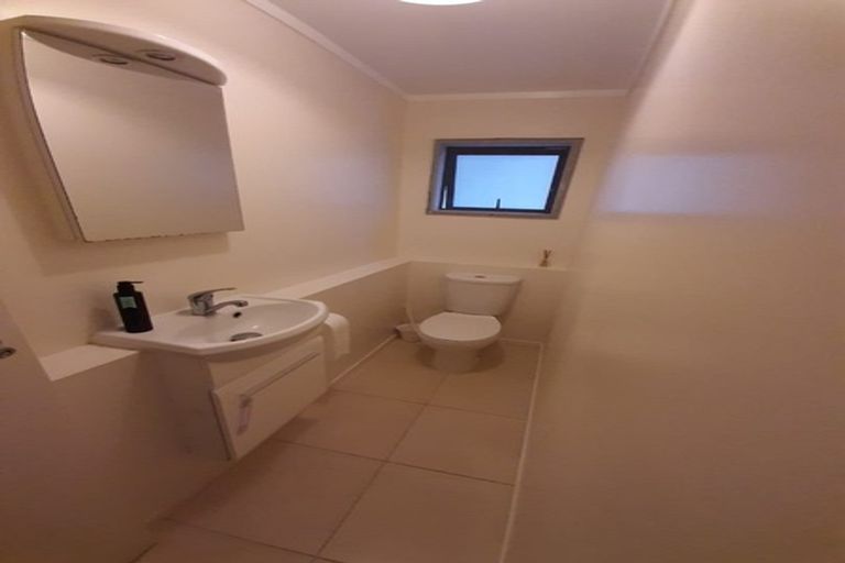 Photo of property in 33 Sequoia Place, Sunnynook, Auckland, 0620