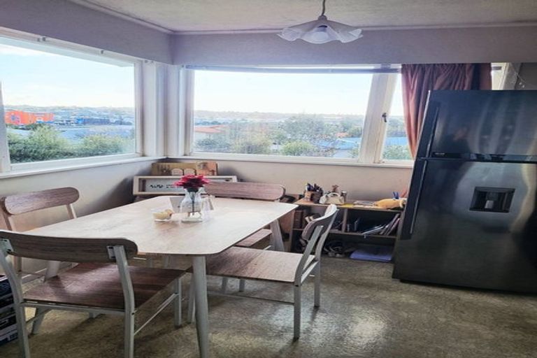 Photo of property in 23 Arrow Road, Forrest Hill, Auckland, 0620